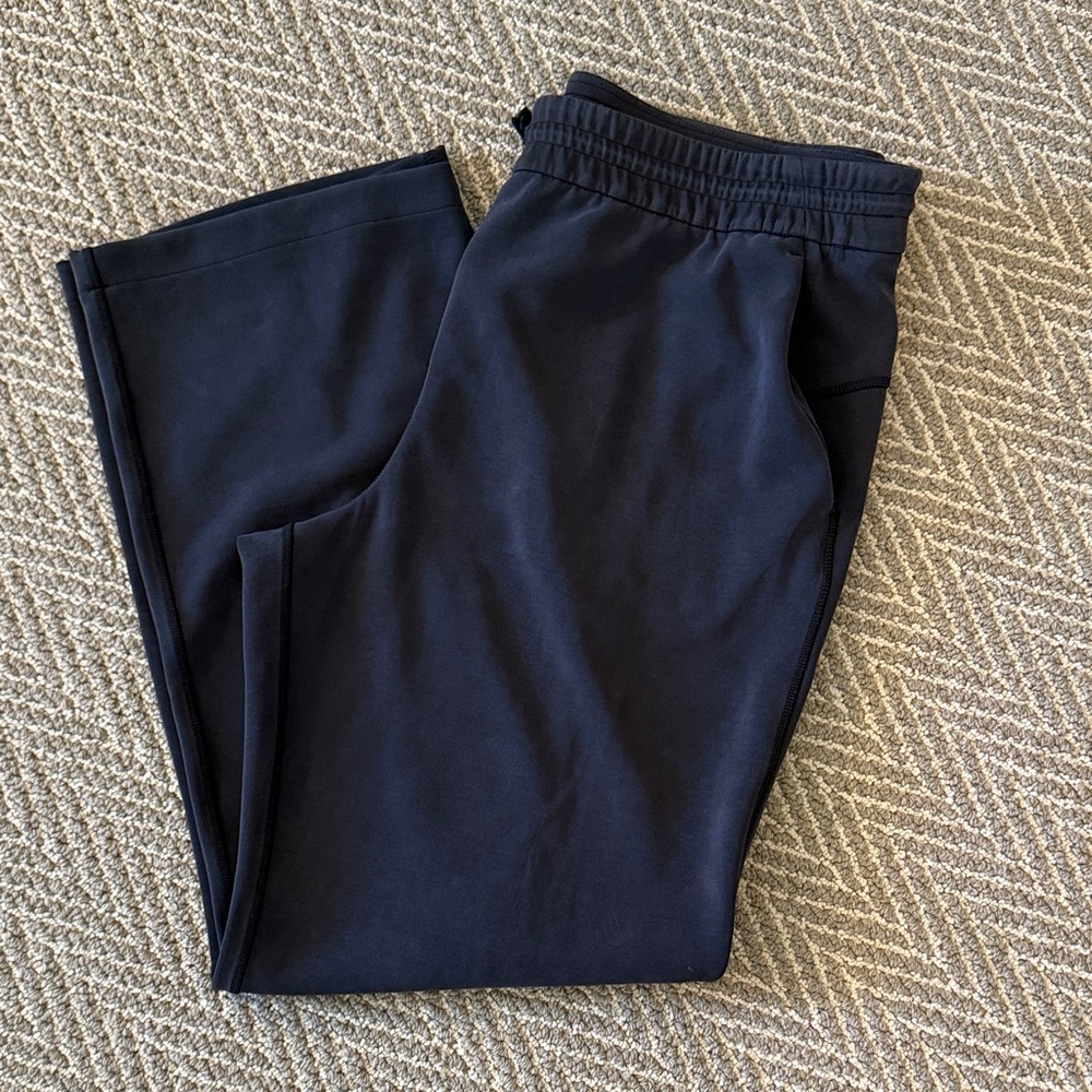 lululemon athletica Softstreme High-Rise Pant in Black - Picture 7 of 7